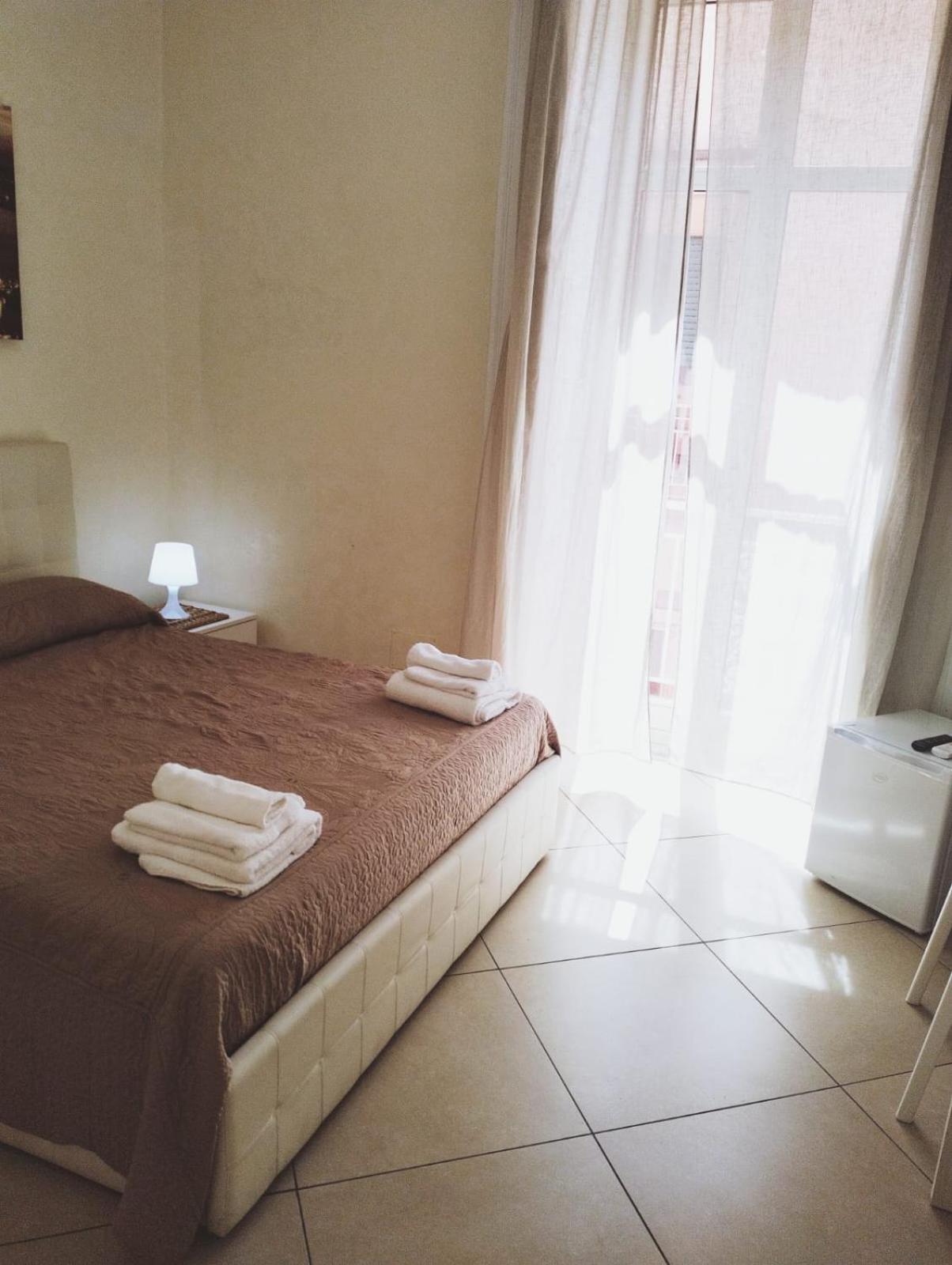 La Dolce Dimora Bed & Breakfast Наполи Стая снимка